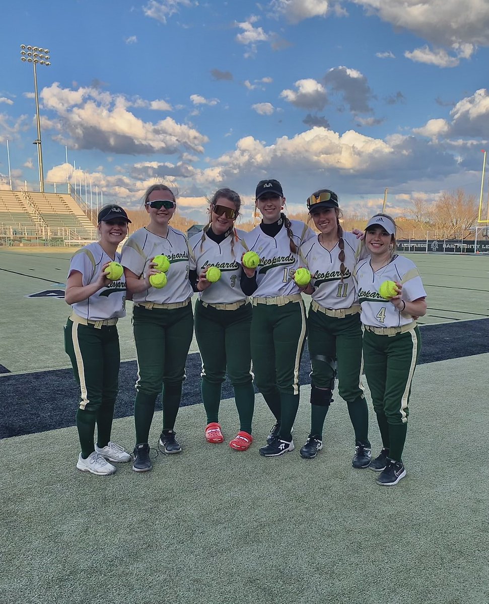 OliviaKolowitz's tweet photo. Long day at “the Beach!” After a loss against Latrobe we came back and won vs South Allegheny. Our bats came alive today with the team having 7 home runs total!! 💪
Thank you to everyone who made donations to Nate! 🧡🤍
#letsgoleps #HML https://t.co/7jDF5YcIjA