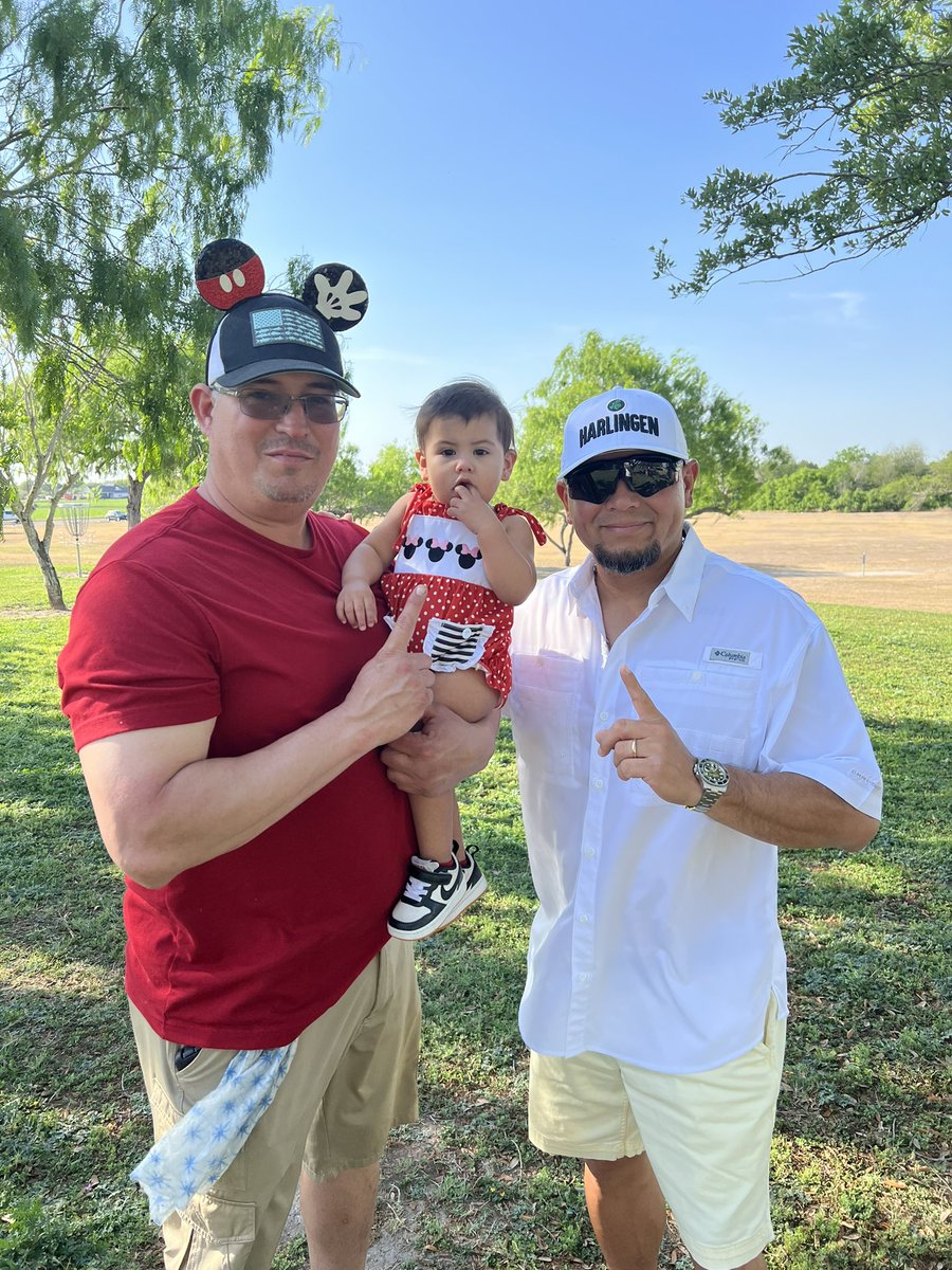 S_Gonzalez956's tweet photo. Nice to see my great friend being a granddad. Celebrated his granddaughter’s 1st Birthday today. May God Bless u always…
#DisneyTheme @EricQuilantan3 https://t.co/ylndeMSImf