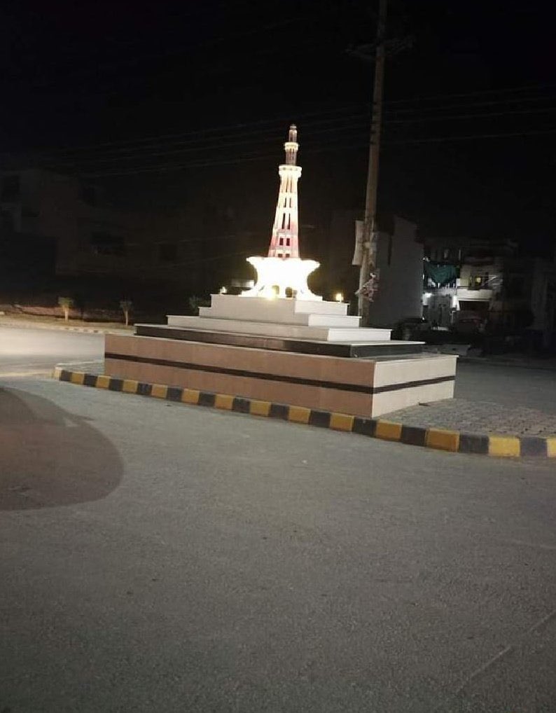 Pmln: there was no crowd in Imran khan’s jalsa at minar-e-Pakistan.