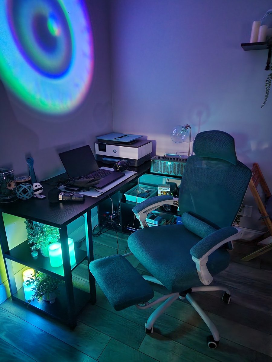 Stepped up the comfort of my editing game by treating myself to a new chair! The footrest sold me.