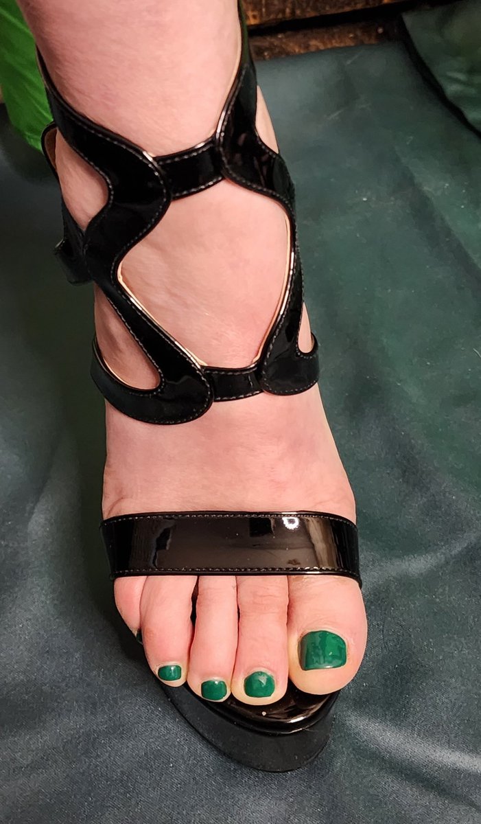 SecretWife73's tweet photo. https://t.co/6INnhy5xss
#feetselling #stilleto #feetfetiche #selling_content https://t.co/t9Q5b0P3AS