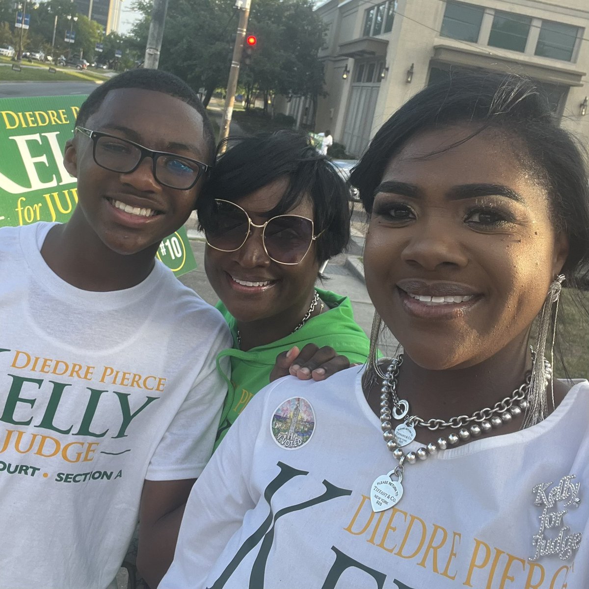 VoteDiedreKelly's tweet photo. #TeamKelly was uptown sporting our DPK Green! There’s still time to GEAUX VOTE! Make sure your voice is heard before polling stations are closed!

#DiedrePierceKelly
#votediedrepiercekelly
#CriminalJustice
#McD35
#Dillard
#SULC
#NOLA
#DU1869
#myDU
#Roneagles https://t.co/pSb9J4BU3j