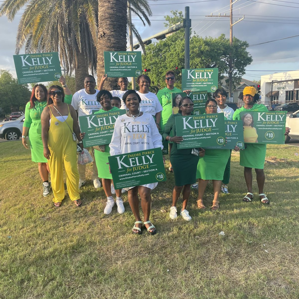 VoteDiedreKelly's tweet photo. #TeamKelly was uptown sporting our DPK Green! There’s still time to GEAUX VOTE! Make sure your voice is heard before polling stations are closed!

#DiedrePierceKelly
#votediedrepiercekelly
#CriminalJustice
#McD35
#Dillard
#SULC
#NOLA
#DU1869
#myDU
#Roneagles https://t.co/pSb9J4BU3j