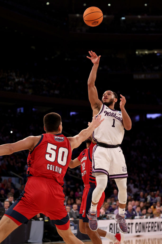 ESPNInsights's tweet photo. Vladislav Goldin (7'1") and Markquis Nowell (5'8") each have a double-double tonight.
That's the largest height difference between opposing players with double-doubles in an NCAA Tournament game since at least 1997. https://t.co/mYJk1hzyRR