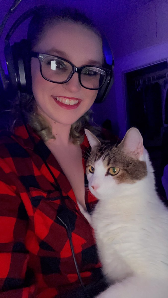 magiibear's tweet photo. Come watch your favorite sorceress play #diablo4 with @xkingofspray (guest starring Leroy Jenkins) #gamercat #twitch #gamergirl #gothgirl #rpg #CatsOfTwitter #SupportSmallStreamers https://t.co/iN5xsfBYRV