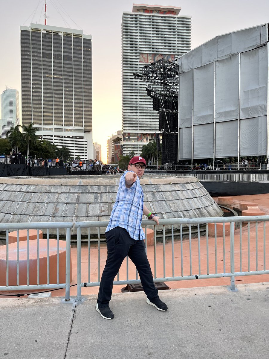 jimmypop's tweet photo. If Grampies sees YOU at ⁦@ultra⁩ he’ll buy you a beer! https://t.co/6SW8WPW6km
