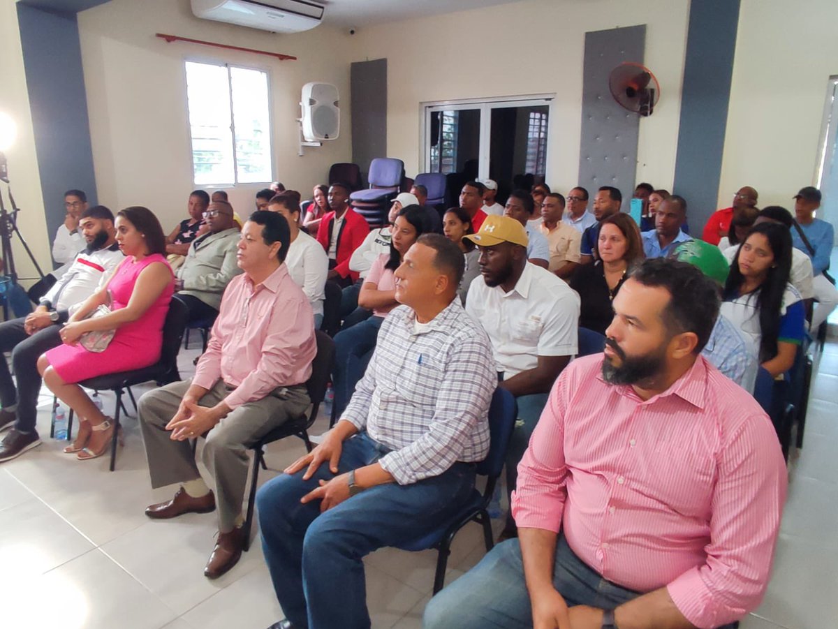 PartidoPRSC's tweet photo. Juramentación de la directiva del #PRSC en La Altagracia #UnNuevoOrden #UnNuevoPartido @Fmartinez26 @Drjuanguai @MARTINCASTROJUL https://t.co/0T55SFGwp8