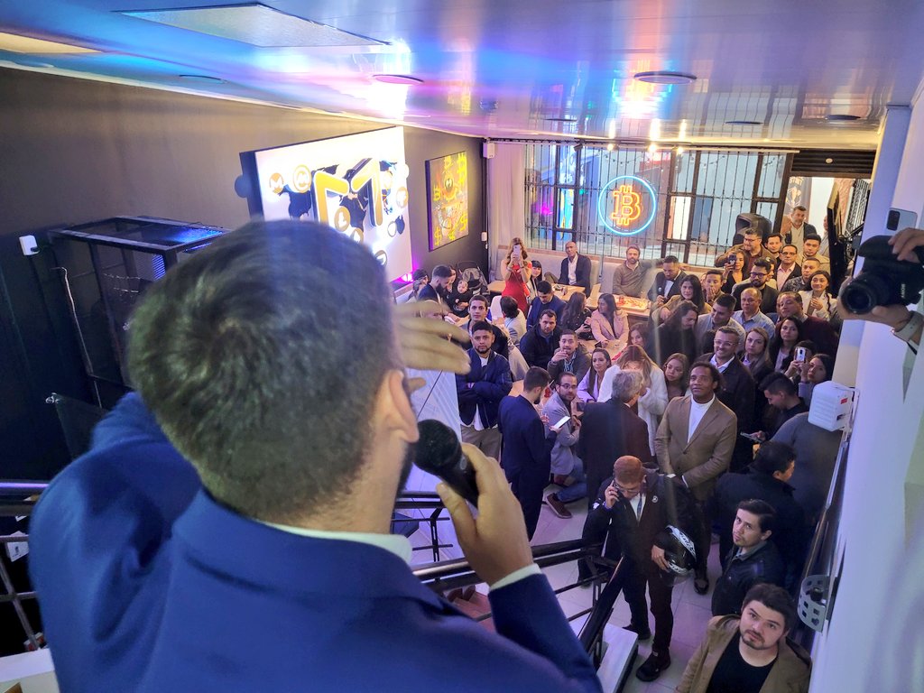 josepimpo's tweet image. Inauguración Casa Blockchain Colombia 🇨🇴 Asociación Blockchain #Colombia @asoblockchain Con los elegantes criptoparceros en #Bogota 🥳 felicidades @Elcriptoparcero @camilosuarezven @fabitcoiner y todo el equipo #Asoblockchain 🚀 Nos vemos en #TalentLand 🇲🇽 asoblockchain.com