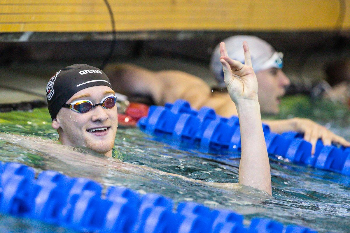 Aiden Hayes dropped 1.42 SECONDS in one swim to run down the defending champ on the last 50 and win the 200 fly NCAA title. 

He came into this meet with a PB of 1:40.21, and he just smashed that time to go 1:38.79. Wow.