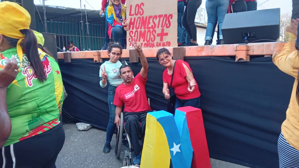 #25Mar | Respaldo total al presidente <a href="/NicolasMaduro/">Nicolás Maduro</a> y al Gobierno Revolucionario, la fuerza trabajadora venezolana contra la corrupción. Equipo #IVSS 
#JuntosPorCadaLatido 
<a href="/MagaGutierrezV/">Magaly Gutiérrez Viña</a> <a href="/Somosivss/">Instituto Venezolano de los Seguros Sociales</a> <a href="/MinTrabajoVE/">Ministerio del PP para el Proceso Socia de Trabajo</a> <a href="/MinSaludVE/">MPPSalud</a> <a href="/DgapdIvss/">Afiliación y Prestaciones en Dinero</a> <a href="/jaarreaza/">Jorge Arreaza M</a>