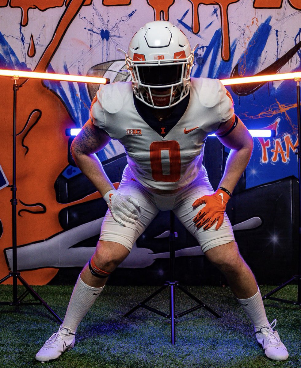 stellan_bowman's tweet image. Had an absolutely amazing day at @IlliniFootball can’t wait to get back down. Huge thanks to all the staff!  @UofIllinoisABuh @CoachEmbleton @marty_martens82 @BretBielema @AllenTrieu @TheD_Zone @MIexposure #GOFIGHTINGILLINI