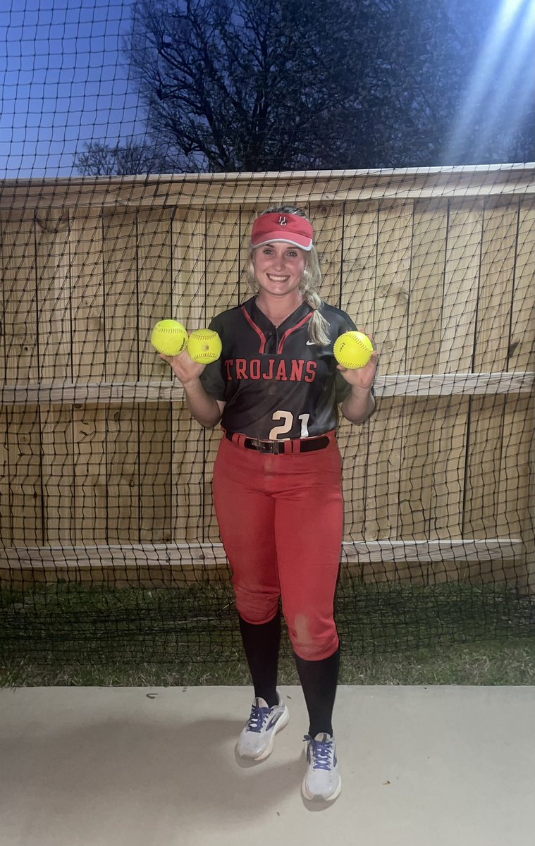 AllieCole2025's tweet photo. 3 💣s in 3 days!
@hghs_softball @alsparkselite @KyleParmley https://t.co/w2JJhf7LXe