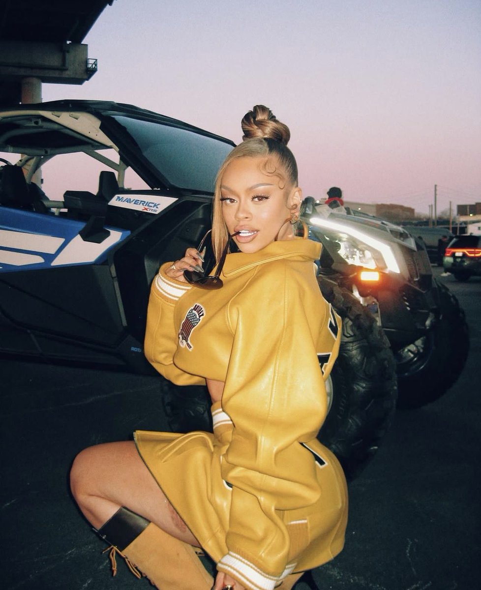 d33dasavagee's tweet image. “Bitches said they BIG, nice to meet you 🤝 I’m BIGGER” ~ @Latto 

✨manifesting✨

*Hot Boy by Latto ft. Megan Thee Stallion* 🔥🔥🔥
🎰X🐎