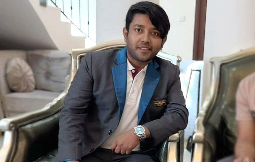 ফেসবুক থেকেও গায়েব আরাভ খান