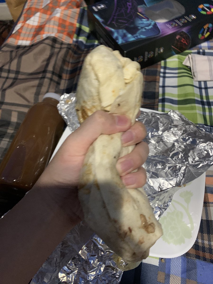 LiveWafflez's tweet photo. This burrito was soooo good https://t.co/RbxEtiJxuI