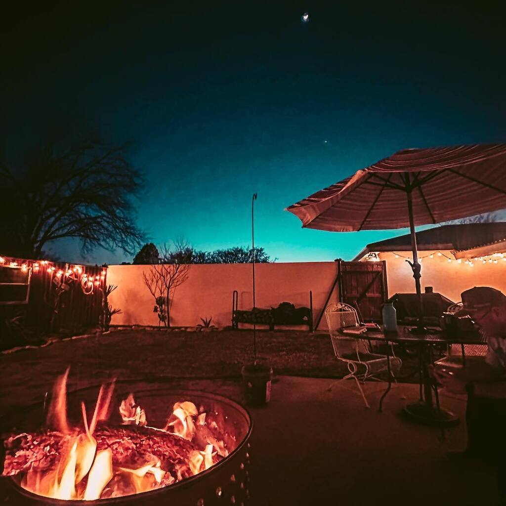 A night in the life.. ☺️ #livelovelubbock #firepit #hottub #pucketts instagr.am/p/CqPS2JLOmzv/