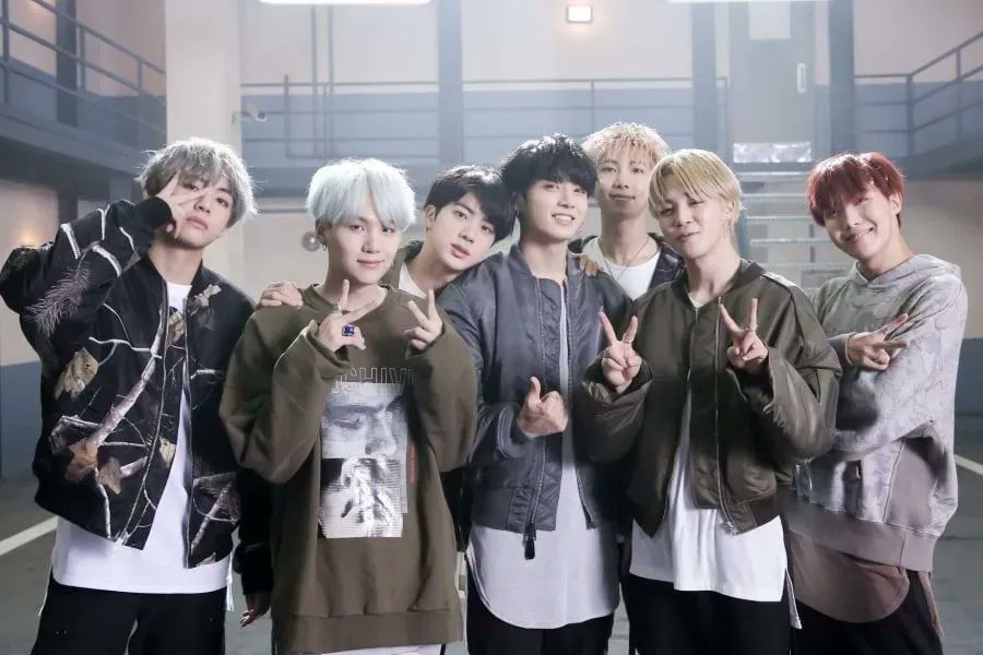OurMikro_kosmos's tweet photo. [#SPOTIFY] 'MIC Drop' surpassed 200 Million Streams on Spotify, becoming @BTS_twt's 56th song to reach this milestone.

#MICDrop200M https://t.co/WUiLEgoxFW