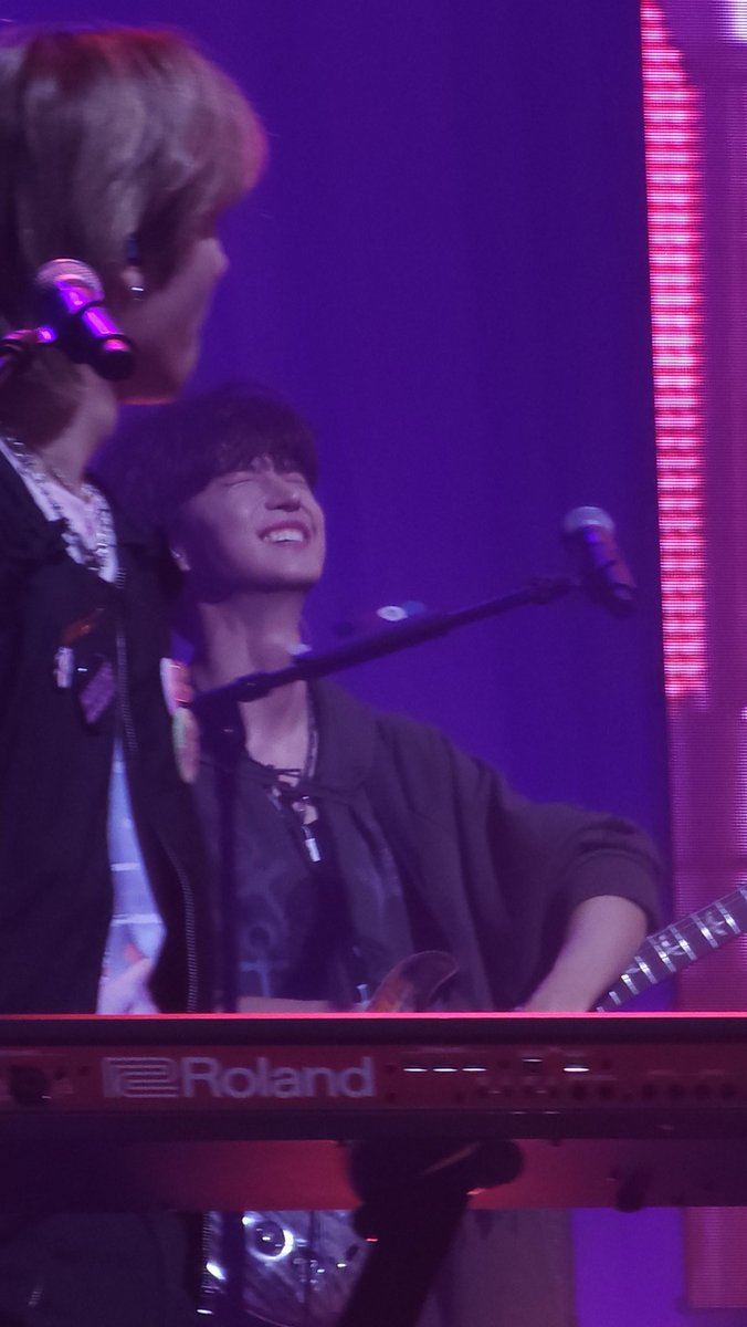 형준인 웃을 때가 젤 예뽀...