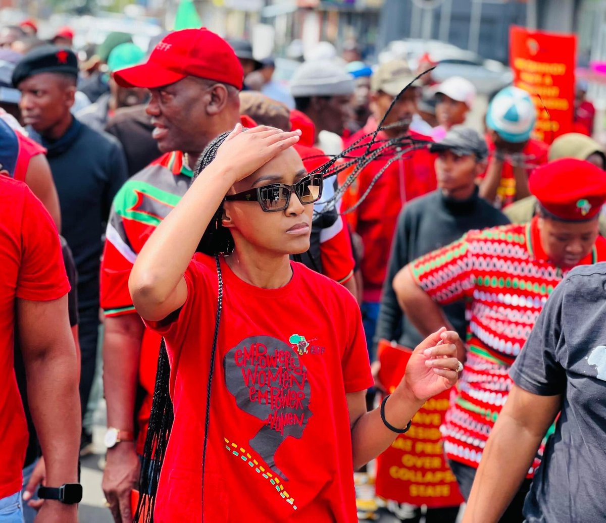 Thami Malanda (@thami_malanda) on Twitter photo Free state convener of cmrs a fearless fighter 🙌🏽 true definition of beauty with brains💚🖤❤️ silwele mbokodo until we realize economic freedom in our lifetime <a href="/MsaneThembi/">Thembi Msane</a> #effturns10 <a href="/EFFSouthAfrica/">Economic Freedom Fighters</a> Free state convener of cmrs a fearless fighter 🙌🏽 true definition of beauty with brains💚🖤❤️ silwele mbokodo until we realize economic freedom in our lifetime <a href="/MsaneThembi/">Thembi Msane</a> #effturns10 <a href="/EFFSouthAfrica/">Economic Freedom Fighters</a>