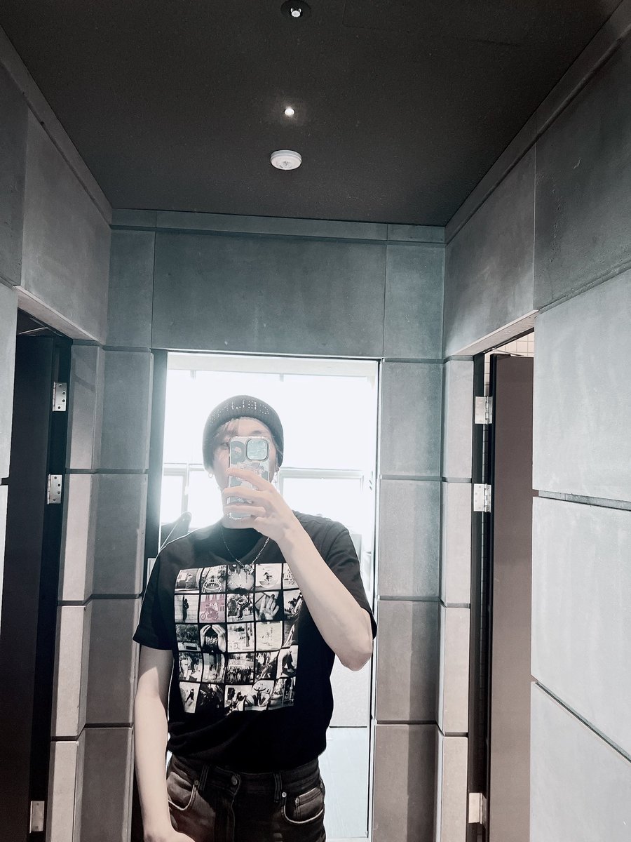 raquonteur's tweet image. hello, people. befriend me, please. this is also me asking permission if i can call any of you with endearments. :)