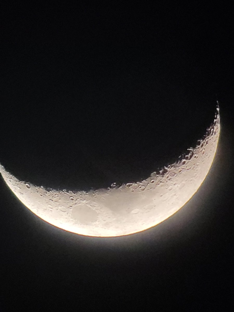 La luna de esta noche es hermosa