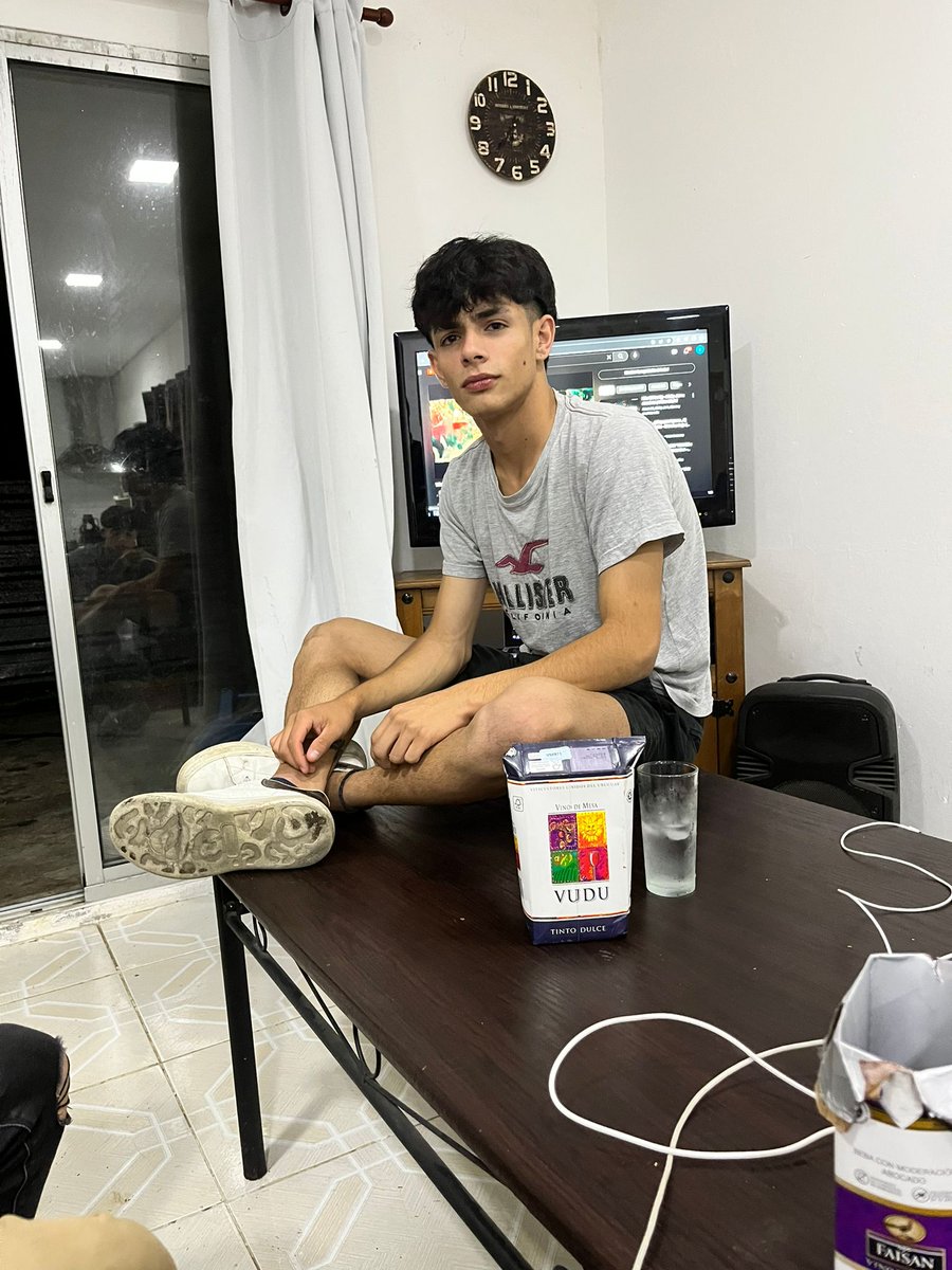 Yo cuando ella me dice que soy su negrito, pero le reviso el celular y somos el Congo...