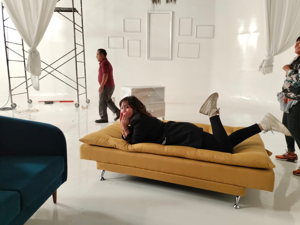 loishisa's tweet photo. Para mi álbum titulado: 
Parece que no, pero sí estaba trabajando… 🤭 https://t.co/6Y7dK5y481