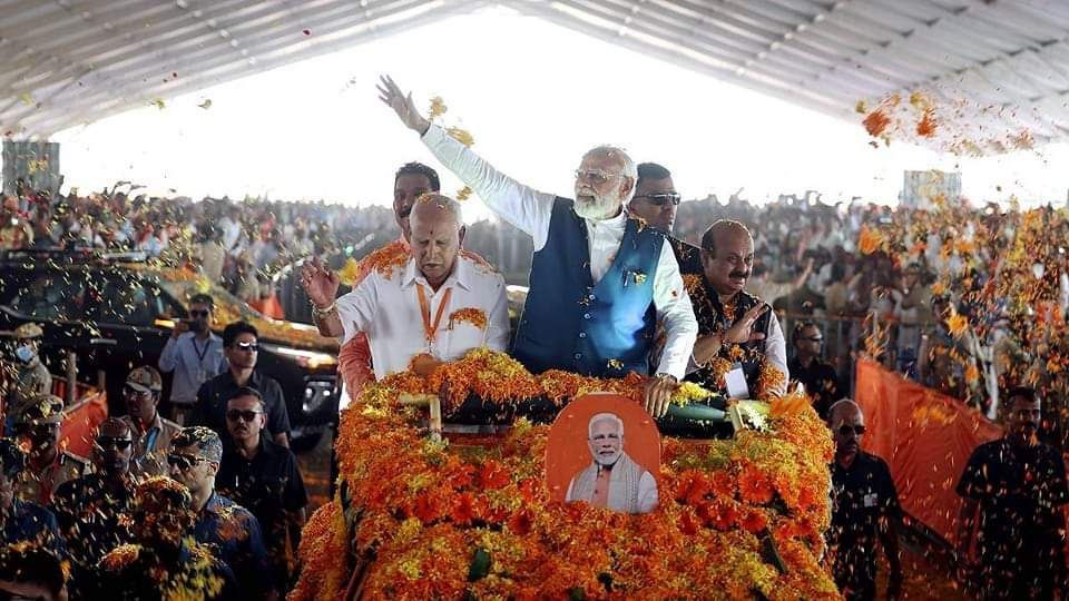 फेंकू का जलवा हर हर तरफ छलवा
ये नौटंकी करनेवाले की सरकार 
बदलनी हमे अपनी सरकार 
बनानी है!!
#बेरोजगारों_की_संसद