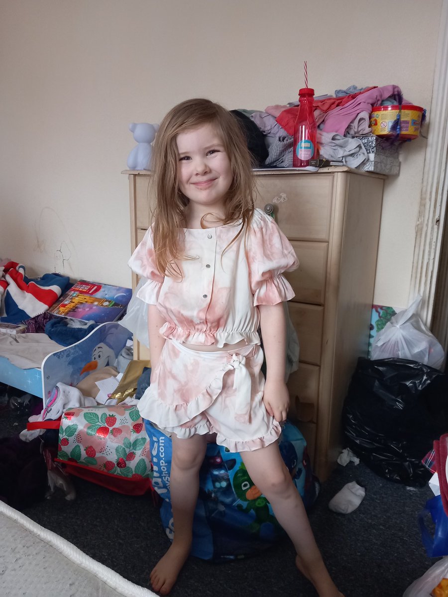 crystalwolfe947's tweet photo. Today is lexi'a 5th birthday. Please could she get some birthday wishes. @heatherpeace @kateybrooks_ @mclancymusic https://t.co/09InhiOnWk