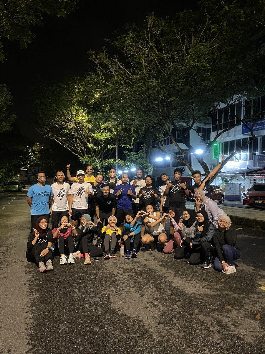 TYRADNE's tweet photo. Terima kasih @afiezatulakhma @_ikhwaann teman run harini. #packradiobergerak masih function 💯
#sahurun #2 with Kyserun https://t.co/klhMvtn63d