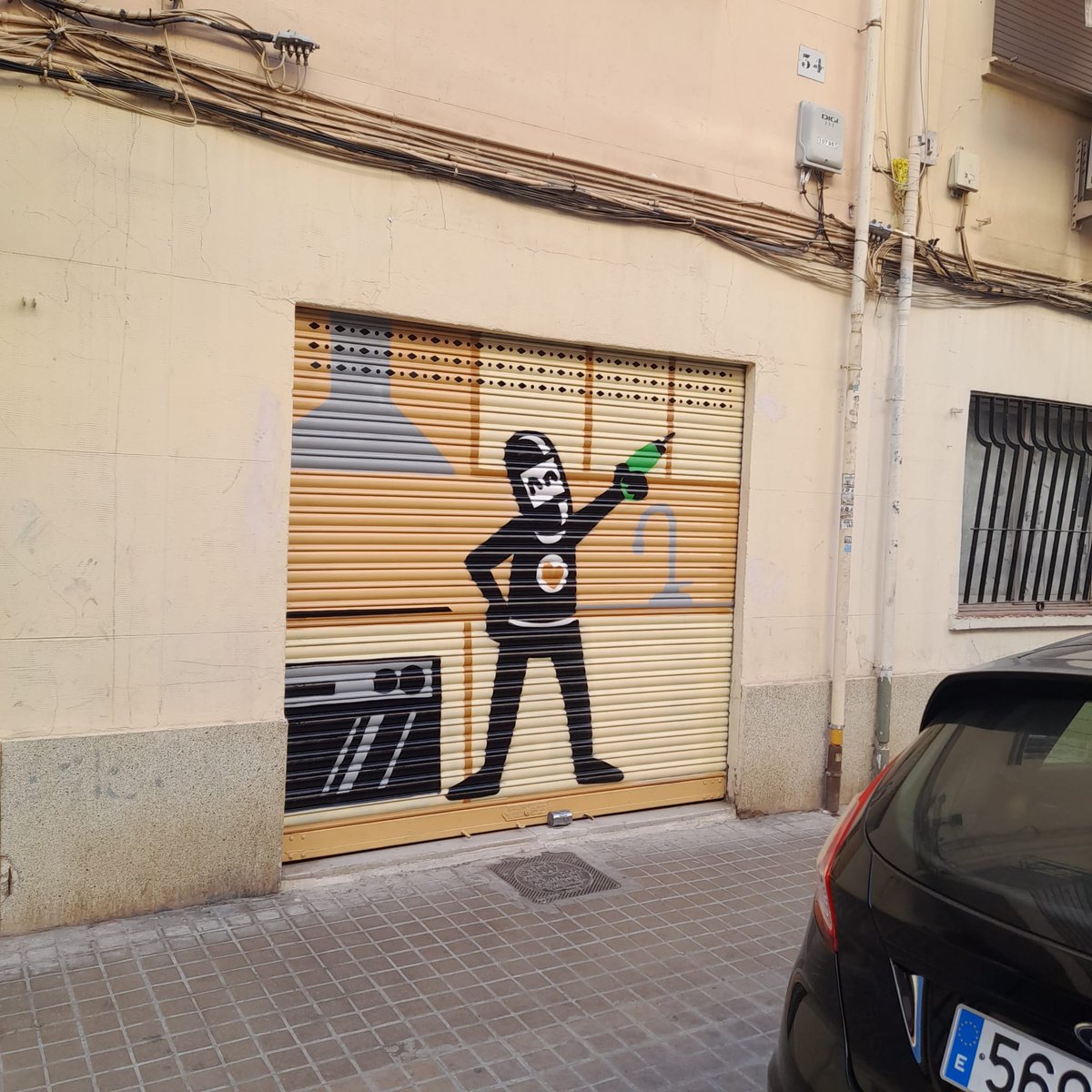 ProfOrriols's tweet photo. Así de bonitas lucen las persianas de Muebles Peñarrubia con el proyecto de mejora de nuestro barrio con la ayuda del Ayuntamiento de Valencia, a través de la concejalía de @carlosgaliana  y el trabajo @daviddelimon  y otros colaboradores.
.
.
#comerciolocal #comerciodeproximidad https://t.co/ZVQUM3ddXW