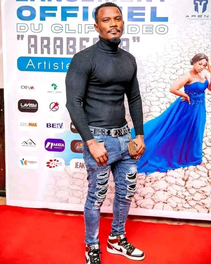 IrisNews_'s tweet photo. #InMusic| #EmerySun has been declared last night, winner of the 11th edition of the #IsanganiroAward, organized by @RT_Isanganiro, for his song #Tagata.
✍️ Emery Sun is a well-known musician from the 2010s, with hits such as Ka gafoto, Ijisho ry'umutima, and Ntangere.
#Burundi https://t.co/BJCyLHB1Wa