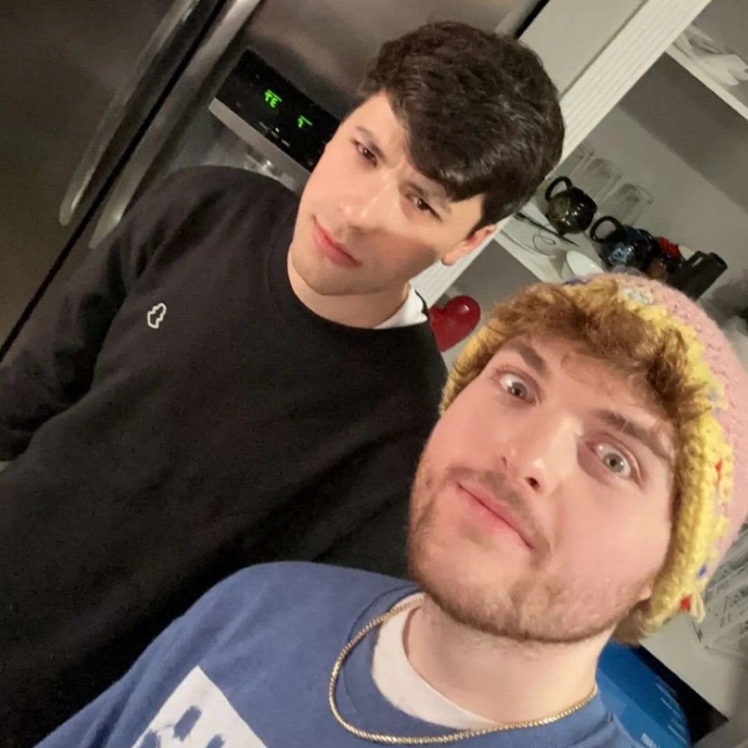 softgaygirl's tweet photo. a very important thread 🧵 of dnf clips from badboyhalo's hot wings stream today! https://t.co/M6A5iS1b9L