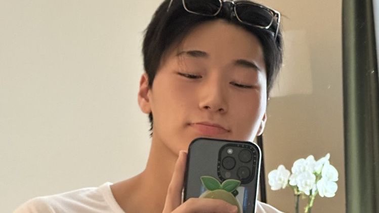 // cheating

as wy put all of his things in his locker, he kept wondering whether his new colleague was working with him tonight.