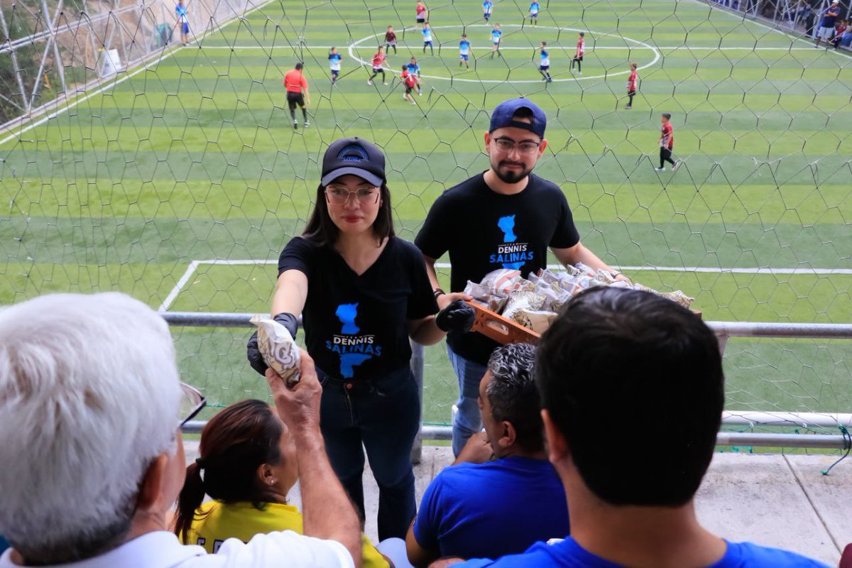 Hoy tuve el placer de participar en el convivio "ES INFANTIL LEAGUE" en la <a href="/AsambleaSV/">Asamblea Legislativa 🇸🇻</a>. Es importante apoyar y promover eventos como estos para fortalecer el vínculo entre padres e hijos y fomentar su desarrollo integral