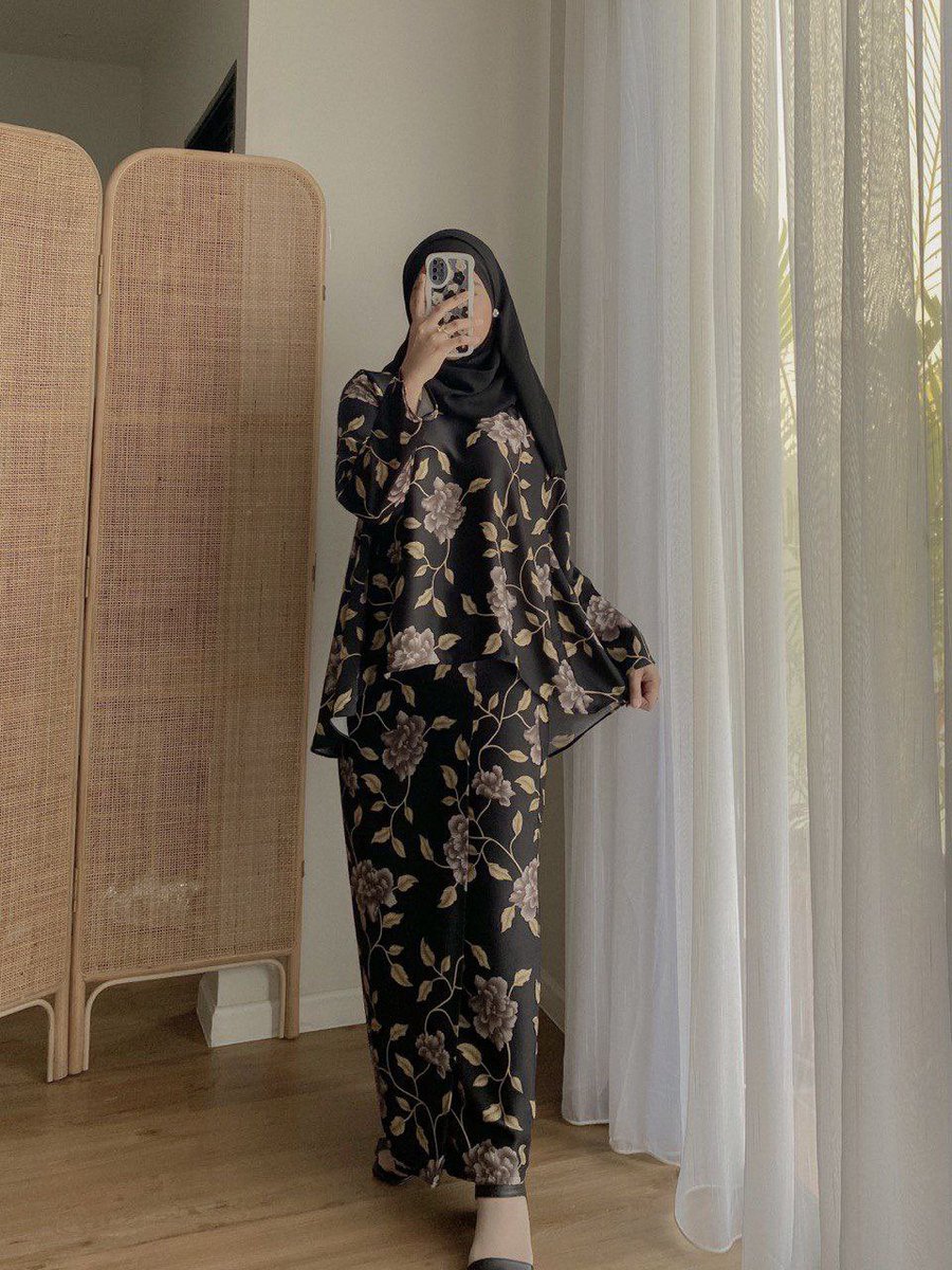 dvioletCo's tweet photo. Hai guys! Thread baju raya cantik kembali lagi. Nak mintak jasa baik untuk RT ya kawan kawan, sebarkan rezeki saya dan anak ❤️❤️ https://t.co/RfmMHQmkcH