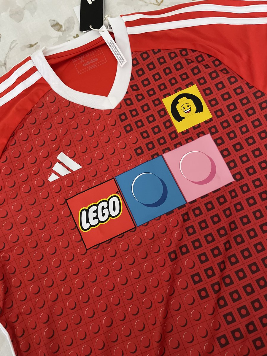 FPLSideNet's tweet photo. When @r0ssco11 just gets you 100%. 
#kitnerd #legonerd #Lego #Adidas https://t.co/7keavZ6ziH