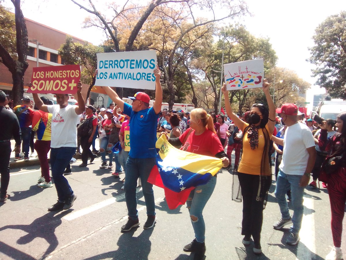 Misión Cultura con el heróico Pueblo de Caracas marchan desde Parque Carabobo hasta PDVSA la Campiña para apoyar al presidente Nicolás Maduro Moros en la lucha contra la corrupción
<a href="/VillegasPoljak/">Ernesto Villegas Poljak</a>
<a href="/kvmillan/">Karen Victoria Millán</a>
<a href="/minculturave/">Ministerio del Poder Popular para la Cultura</a>
<a href="/OacFmc/">OAC MISIÓN CULTURA</a>
#VenezuelaContraLaCorrupción