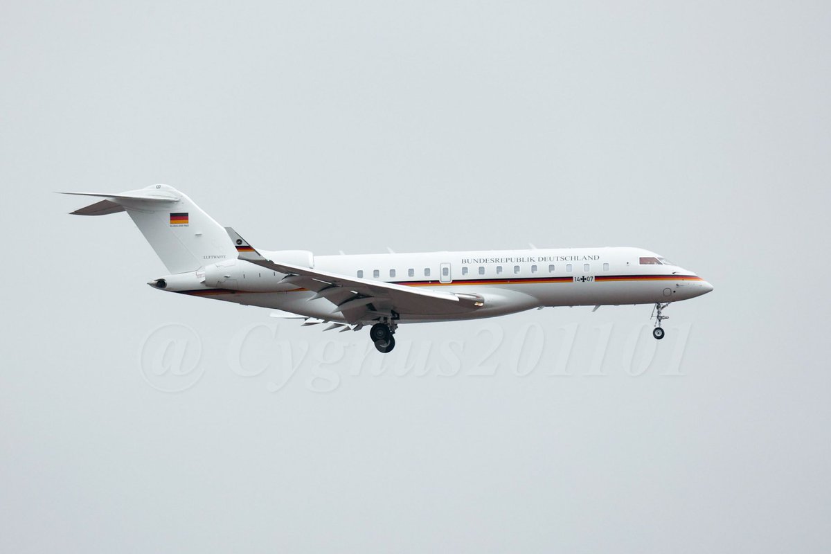Cygnus201101's tweet photo. 14-07
Bombardier BD-700-1A10 Global 6000
Germany - Air Force

March 26, 2023

#GermanyAirForce #GAF #GL6T #CTS #RJCC #新千歳空港 https://t.co/Bx9xIfvX0J