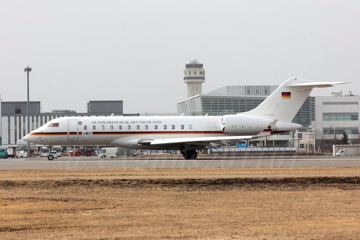 Cygnus201101's tweet photo. 14-07
Bombardier BD-700-1A10 Global 6000
Germany - Air Force

March 26, 2023

#GermanyAirForce #GAF #GL6T #CTS #RJCC #新千歳空港 https://t.co/Bx9xIfvX0J