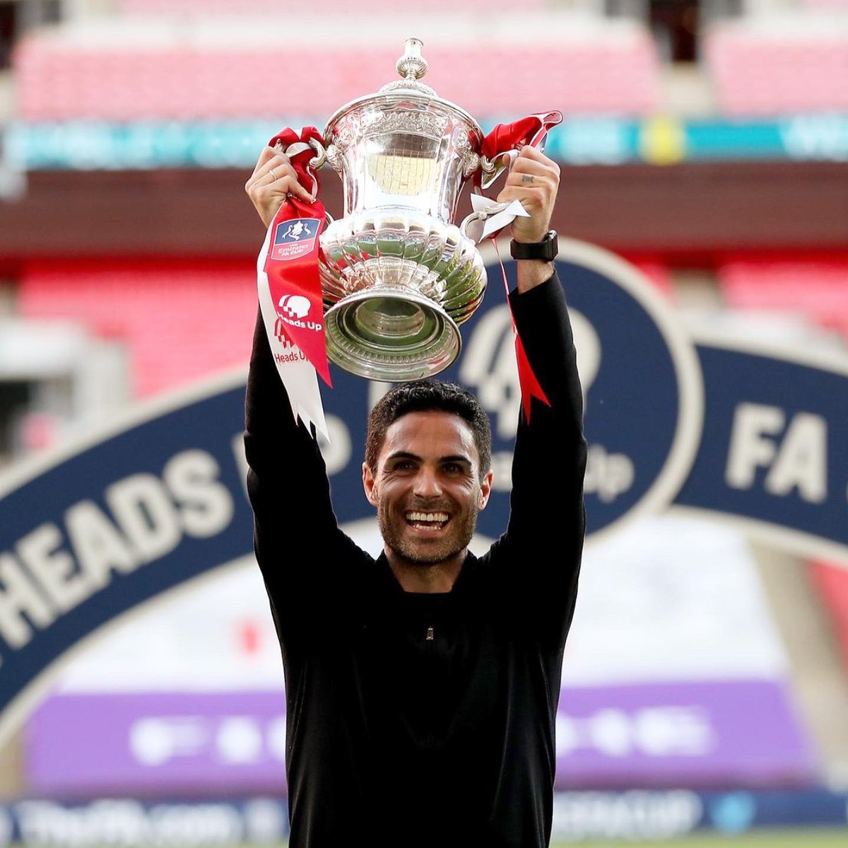 the_nomad_post's tweet photo. Happy birthday to the boss who turns 41 today. This man has been an inspiration on and off the pitch for @Arsenal, a legend of this football club, he has inspired this club to new dreams and big ambitions. Once a gooner always a gooner. Have a good one gaffer. 🔴⚪️ https://t.co/7asNTMxkRi