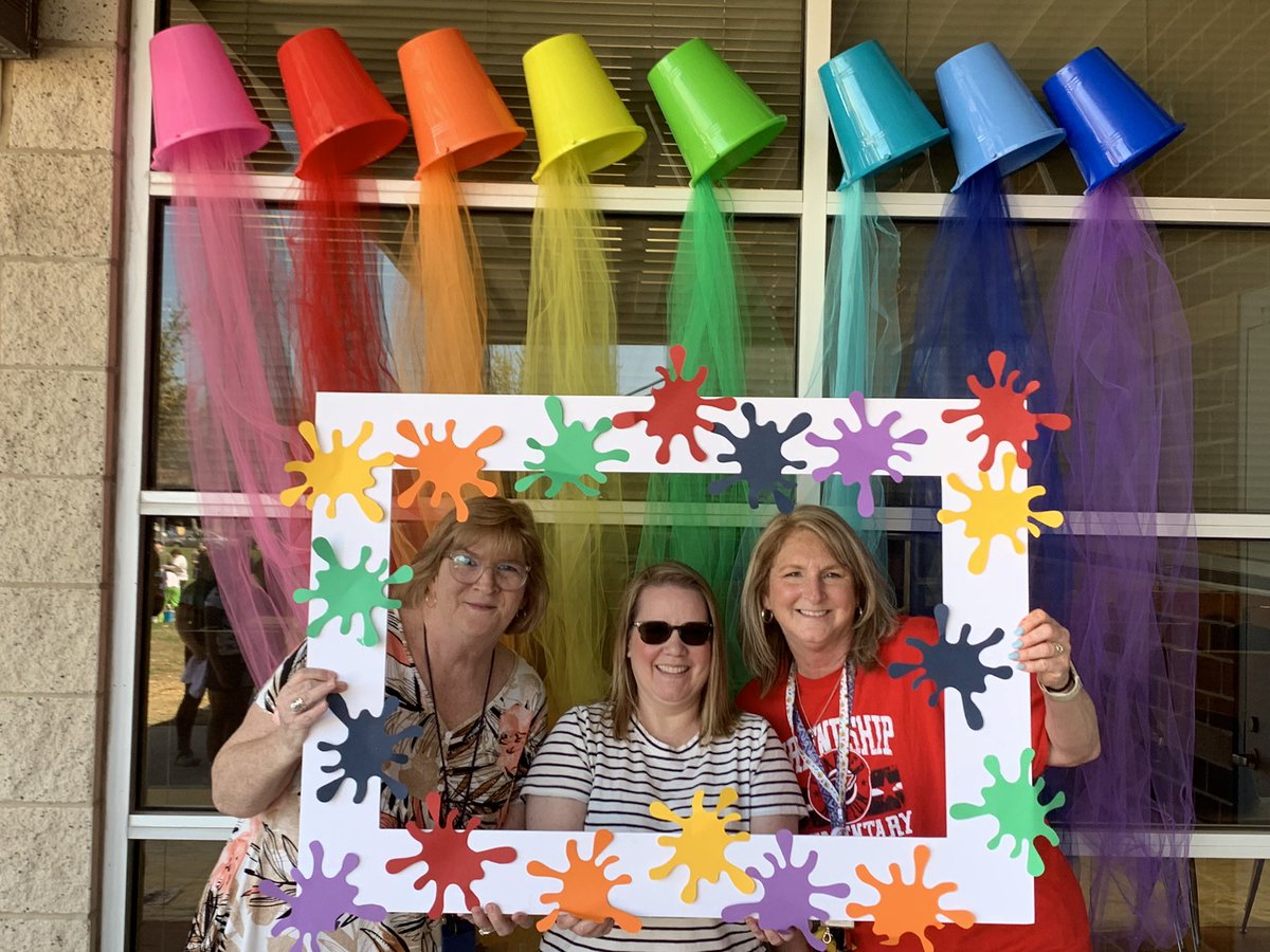 Thank you to <a href="/lisajean9/">lisa cutting</a> <a href="/gina_leverett/">Gina Leverett</a> <a href="/HollyRodier/">Holly Rodier</a> and all the other staff who stopped by to support Friendship PTA today! Messy Art Day was so fun! 😎🎨🖌️