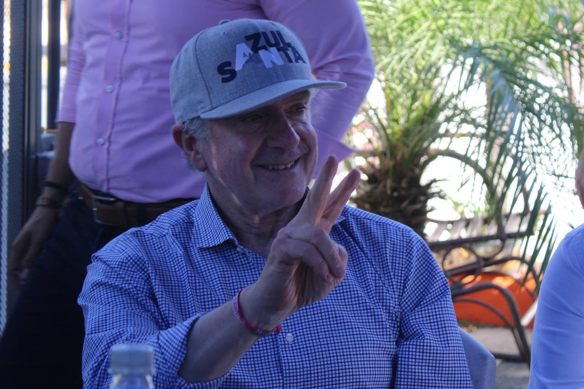 _CastilloHector's tweet photo. Fue un gusto recibir en Santa Catarina, a mi amigo y compañero presidente de la Cámara de Diputados, @SantiagoCreelM, durante su visita a Nuevo León. Siempre es un placer convivir con él, y que mejor que acompañados de nuestros vecinos de Santa.

#AzulSanta https://t.co/fvJNRtey3N