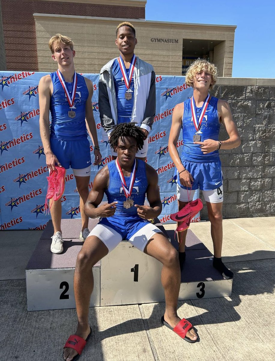 CoachRomero9's tweet photo. 🚨4x2 NEW school RECORD🚨
Great job young men. 😤 https://t.co/uvRhHtiPMq
