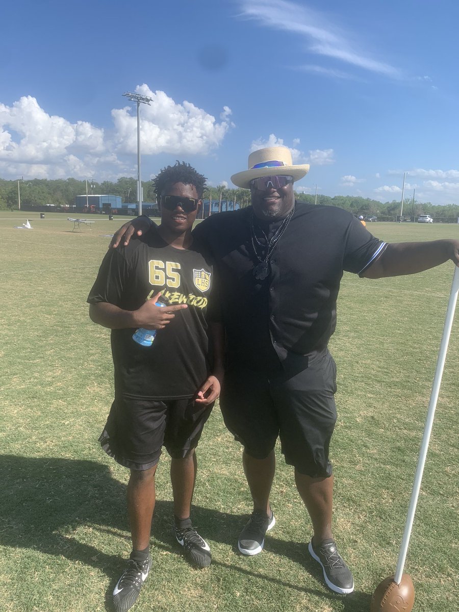 JustinHarper8's tweet photo. Had a great time at the O-line gauntlet
@teheartt5 @Lakewoodhsfb https://t.co/FGbNwWLQoW