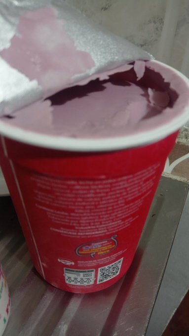 #alpilitro parece mora y sabe a mora. Que paso aqu&iacute;? @Alpina https://t.co/wPXld2TDnQ<a href="/tag/alpilitro"class="tags">#alpilitro</a>