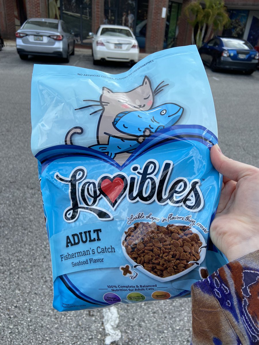 LydiaHargan's tweet photo. If you’re looking for a good way to give back to the community DONATE! Today I helped some furry friends in need by donating food to @HumaneTampaBay #HerlihyEME4390S23 https://t.co/TdGKMjTQY1