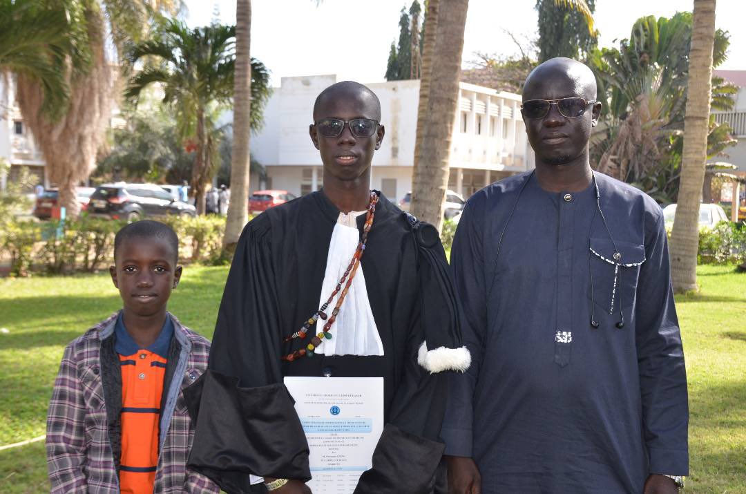 OusmaneGning4's tweet photo. Alhamdoulilah Soutenance de thèse de doctorat d’état en médecine validée avec mention très honorable et félicitations du jury 🎓🎉🎊 https://t.co/9JuUcT5L6r