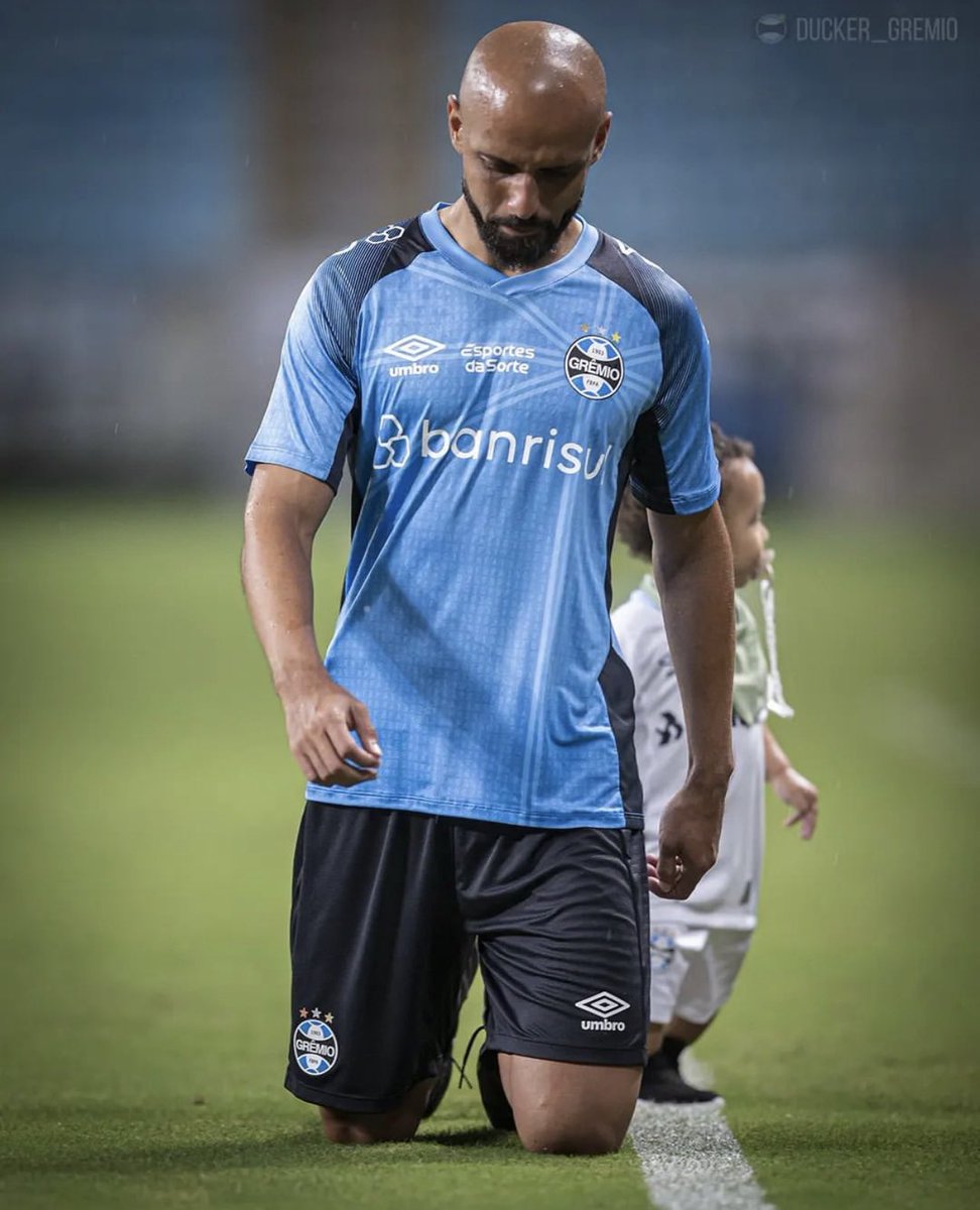 David_gremista_'s tweet photo. Voltou pra ajudar quando o Grêmio mais precisava e hoje ajuda o time na classificação do Gauchão. 

Thaciano, tu é o cara! 🇪🇪 https://t.co/IX7tbBvjwr