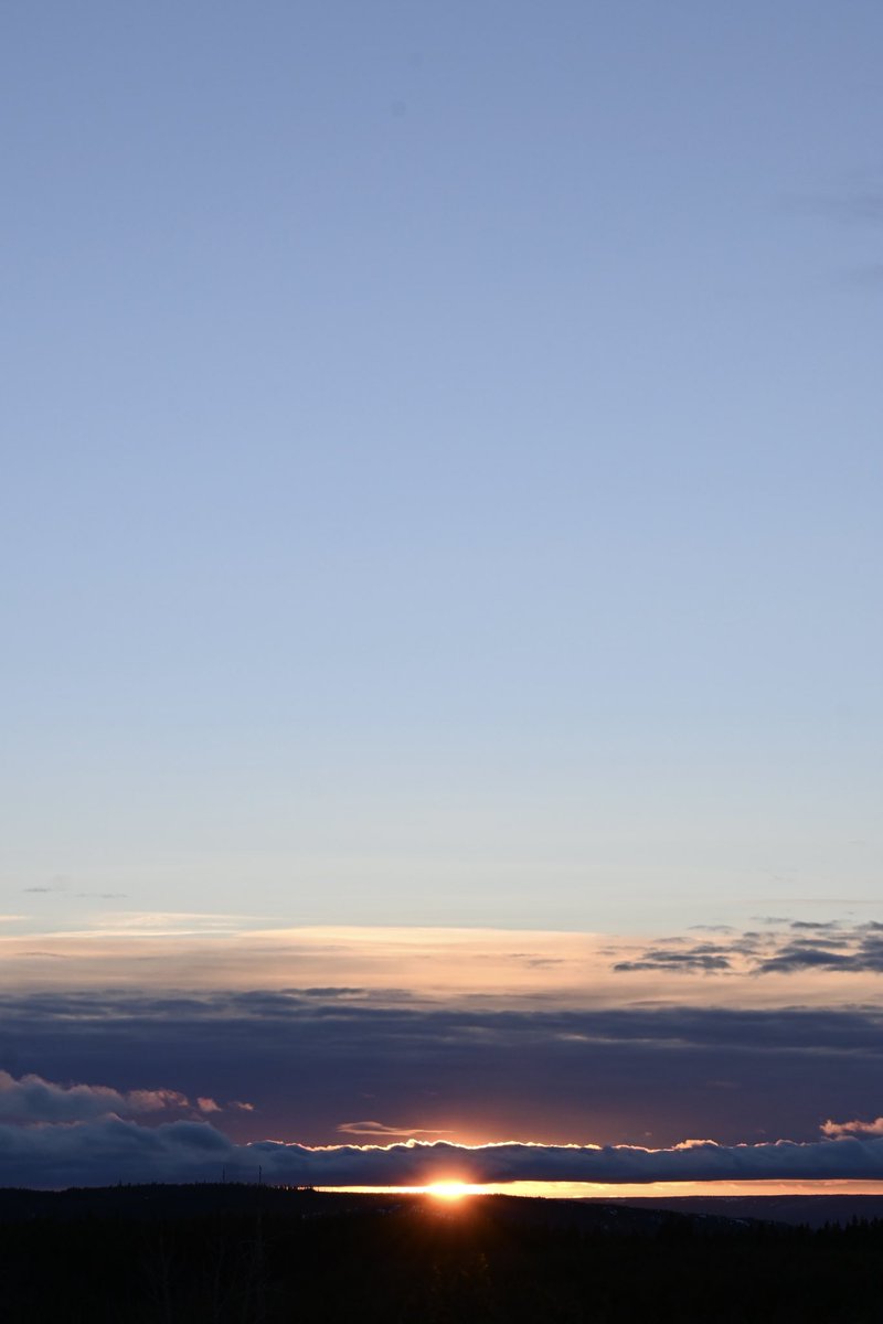 NorthofRyan's tweet photo. saturday sky https://t.co/22HHcJgovd